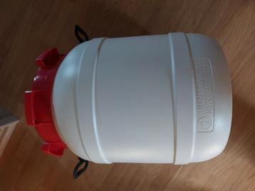 Plastic ton 50x35cm met schroefdeksel  beschikbaar voor biedingen