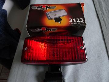 Rood mistlicht 12 v -  24 v beschikbaar voor biedingen