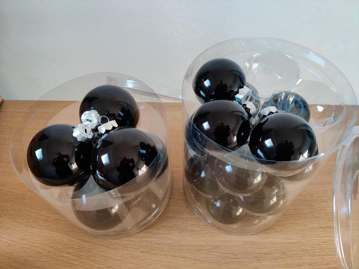 Kerstballen kleur zwart (mat en glanzend), Huis en Inrichting, Woonaccessoires | Overige, Zo goed als nieuw, Ophalen