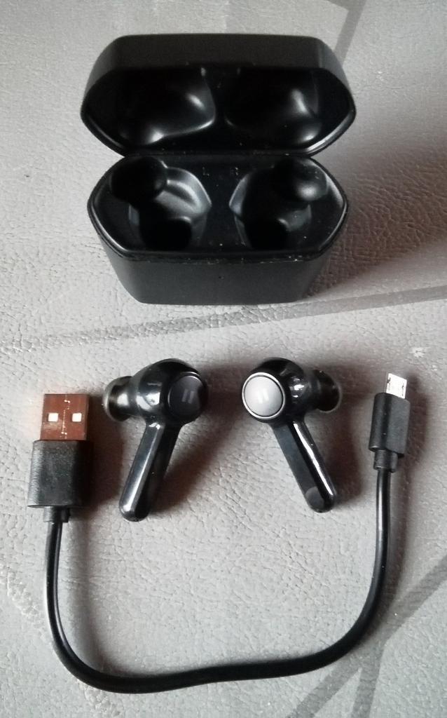 Oplaadbare Crystalsound oordopjes met een batterijduur van 4, Telecommunicatie, Mobiele telefoons | Oordopjes, Zo goed als nieuw