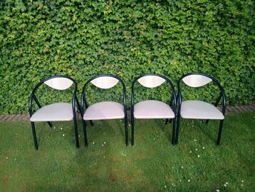 4 Keukenstoelen  beschikbaar voor biedingen