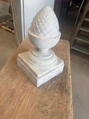Oude arduinen denappel , blauwsteen ornament beschikbaar voor biedingen