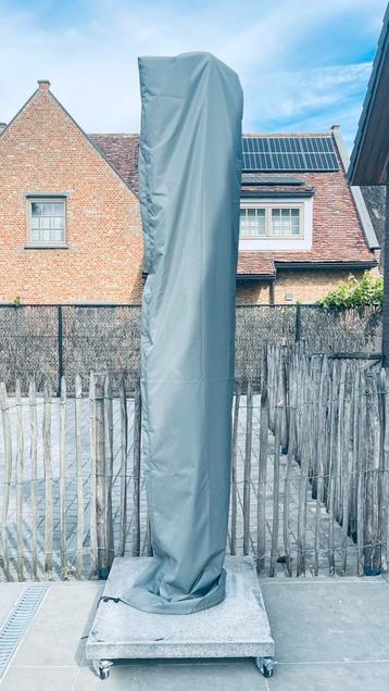 Platinum T2 parasol + granieten voet op wielen 120kg beschikbaar voor biedingen