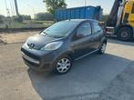 Peugeot 107 1.0 essence 111000km, Bedrijf, 5 deurs, Elektrische ramen, Handgeschakeld