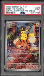 Detective Pikachu PSA 9 - SV-P 098 - Japanese Promo 2023, Ophalen of Verzenden, Zo goed als nieuw, Losse kaart