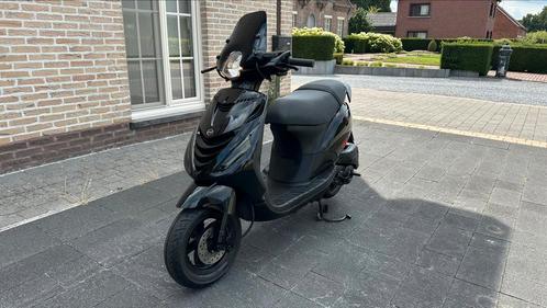 Piaggio Zip 4-takt A-klasse, Fietsen en Brommers, Scooters | Piaggio, Zo goed als nieuw, Zip, Klasse A (25 km/u), Benzine, Ophalen of Verzenden