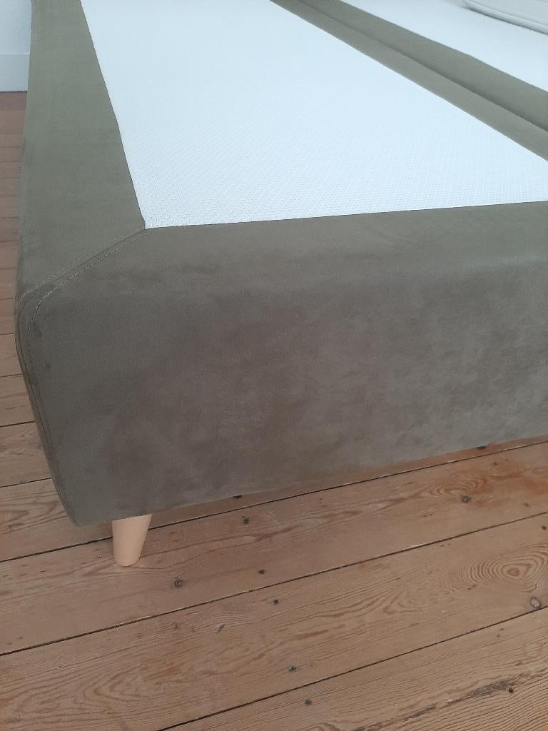 Boxspring bed en matras 140 x 200, Huis en Inrichting, Slaapkamer | Boxsprings, Nieuw, 140 cm, 200 cm, Twijfelaar, Overige kleuren