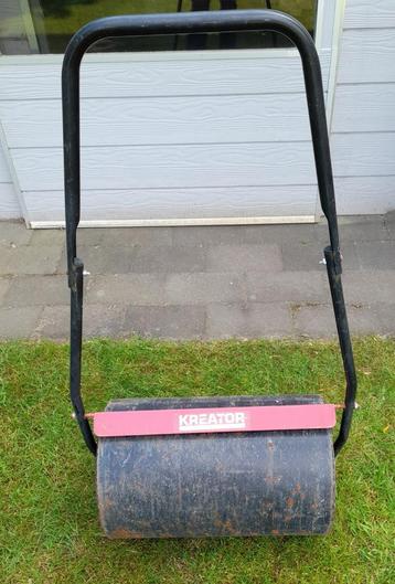 grondwals gevuld met beton beschikbaar voor biedingen