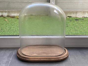 Lege stolp beschikbaar voor biedingen