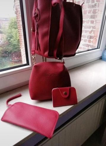 Sac avec accessoirs Jingrin rouge beschikbaar voor biedingen