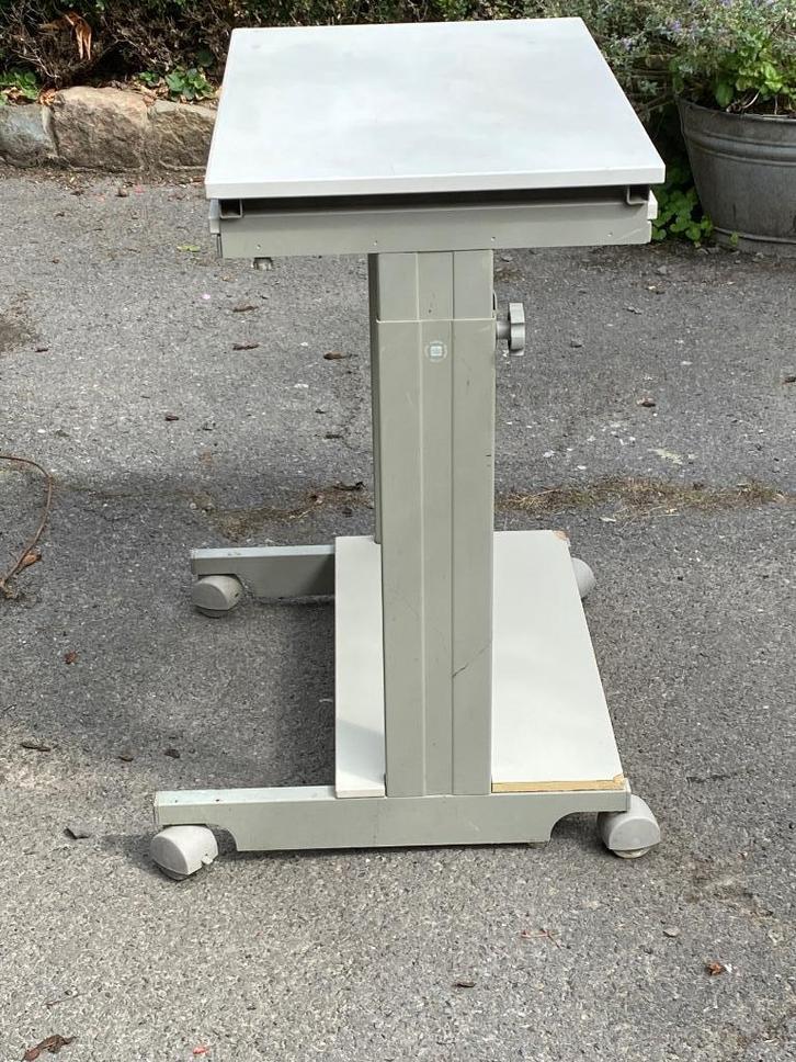 occasion : Table d'ordinateur SIS  à vendre, Antiquités & Art, Antiquités | Meubles | Tables, Enlèvement