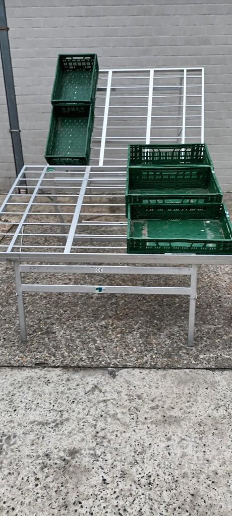 Étagère en aluminium pour marchés (table de marché inclinée), Articles professionnels, Aménagement de Bureau & Magasin | Pièces