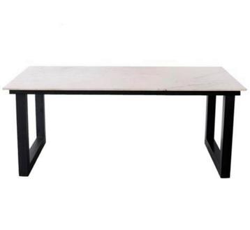 Eettafel beschikbaar voor biedingen