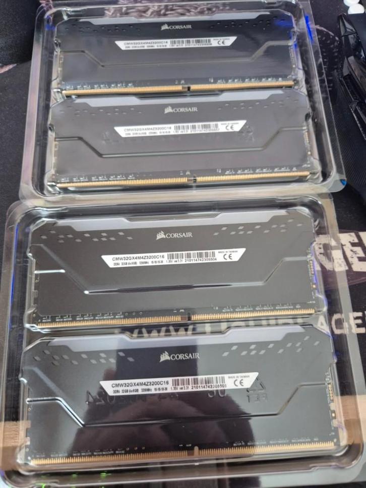 CORSAIR VENGEANCE RGB PRO 32GB (4x8) DDR4 3200 MHz, Computers en Software, RAM geheugen, Zo goed als nieuw, Desktop, 32 GB, DDR4