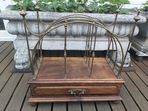 Unieke Vintage Designer Prachtstuk – Houten & Messing Houder, Huis en Inrichting, Woonaccessoires | Krantenbakken en Lectuurbakken