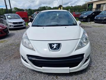 Peugeot 207 1.4 essence 2013.5porte 153111km roul très bien 