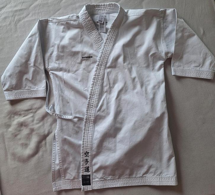 Outschock Karate Kimono, Sport en Fitness, Vechtsporten en Zelfverdediging, Zo goed als nieuw, Karate, Ophalen of Verzenden