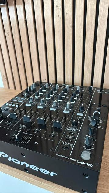 Te koop DJM-850 mint condition + F/C beschikbaar voor biedingen