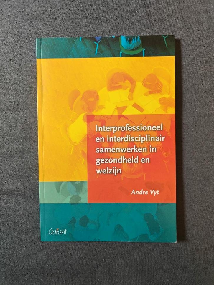 Interprofessioneel en interdisciplinair samenwerken in gezon, Boeken, Politiek en Maatschappij, Zo goed als nieuw, Ophalen