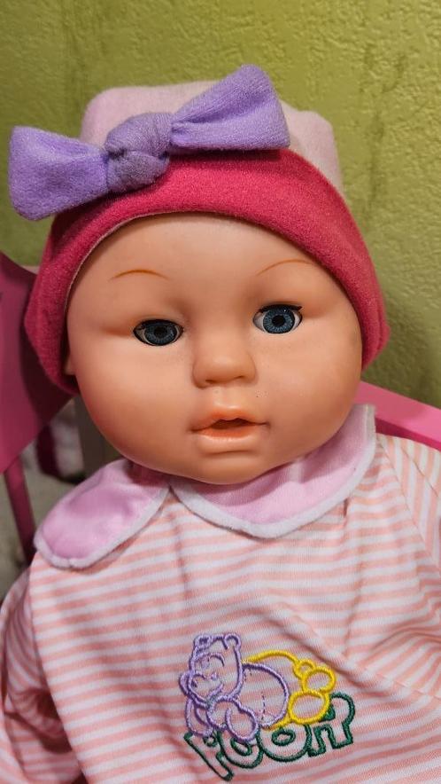 Zachte babypop + extra's (doktersgerief, papflesjes, kleren), Kinderen en Baby's, Speelgoed | Educatief en Creatief, Gebruikt