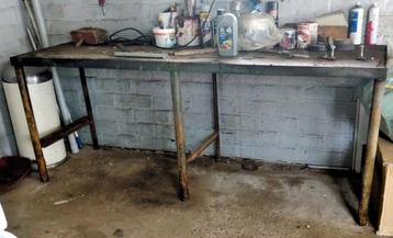 ijzeren werktafel / werkbank met bevestigingsgaten beschikbaar voor biedingen