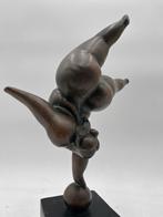 Volslanke danseres in brons, Enlèvement ou Envoi