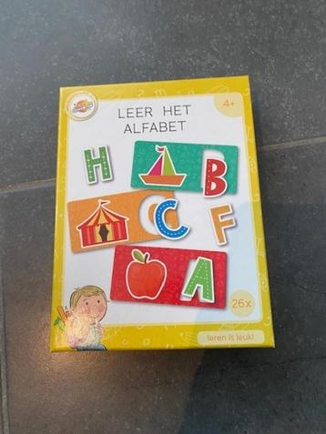 Leer het alfabet (schrijfkaarten en puzzel) beschikbaar voor biedingen