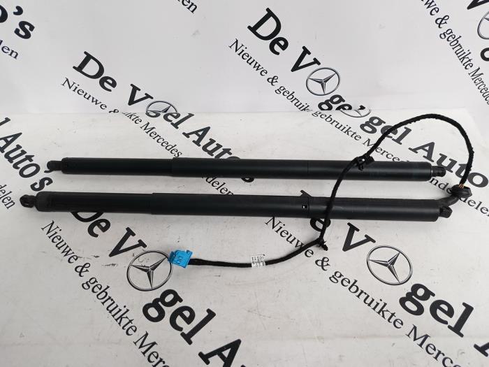 Set Gasdempers Achterklep van een Mercedes GLC-Klasse, Gebruikt, -, Ophalen of Verzenden, -