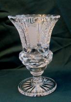 Mooie Bohemen loodkristallen vaas op voet., Enlèvement ou Envoi