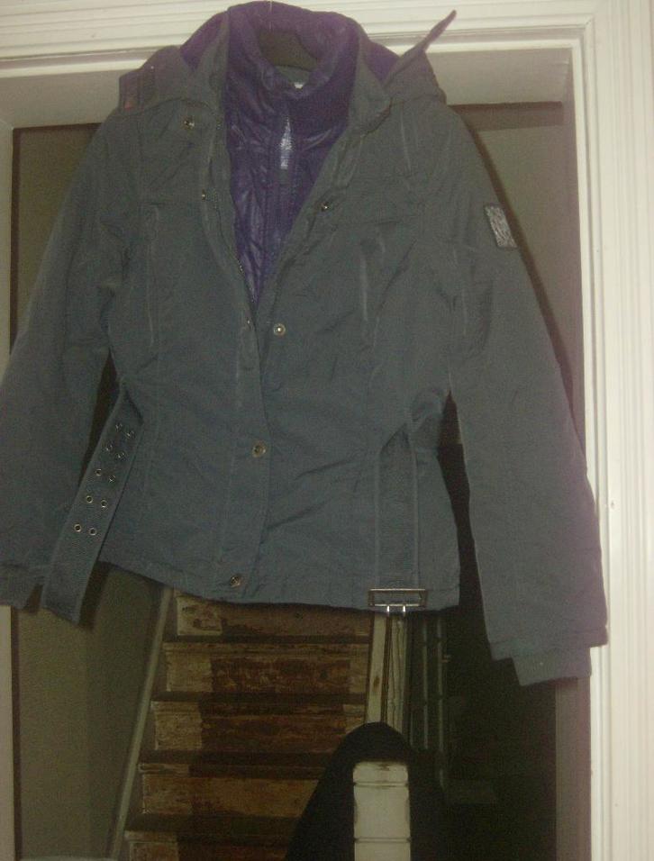 veste d'hiver pour fille, Enfants & Bébés, Paquets de vêtements pour enfants, Utilisé, Autres tailles, Enlèvement ou Envoi