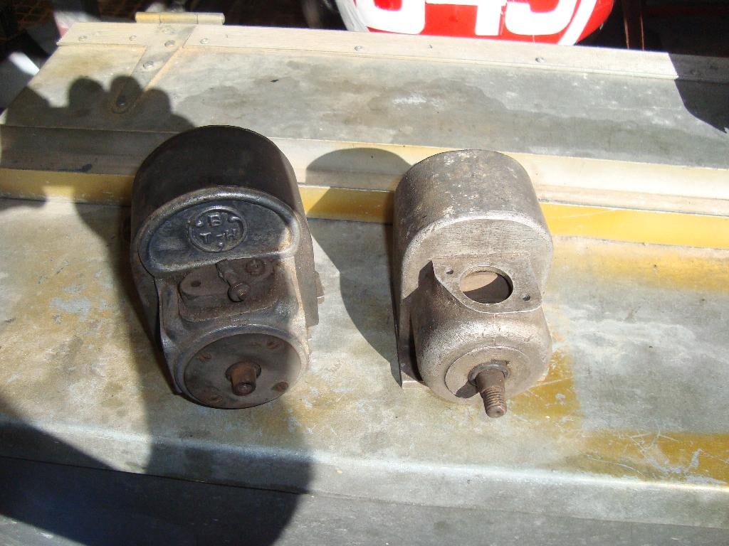 2 oude ontstekingsmagneten, Motos, Pièces | Oldtimers & Ancêtres, Enlèvement ou Envoi, Utilisé