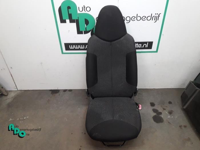 Siège droit d'un Toyota Aygo (Aygo 08-), Autos : Pièces & Accessoires, Habitacle & Garnissage, Toyota, Utilisé, 3 mois de garantie