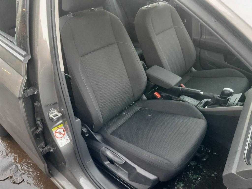 SIEGE AVANT DROIT Volkswagen Polo VI (AW1) (01-2017/08-2021), Utilisé, Volkswagen