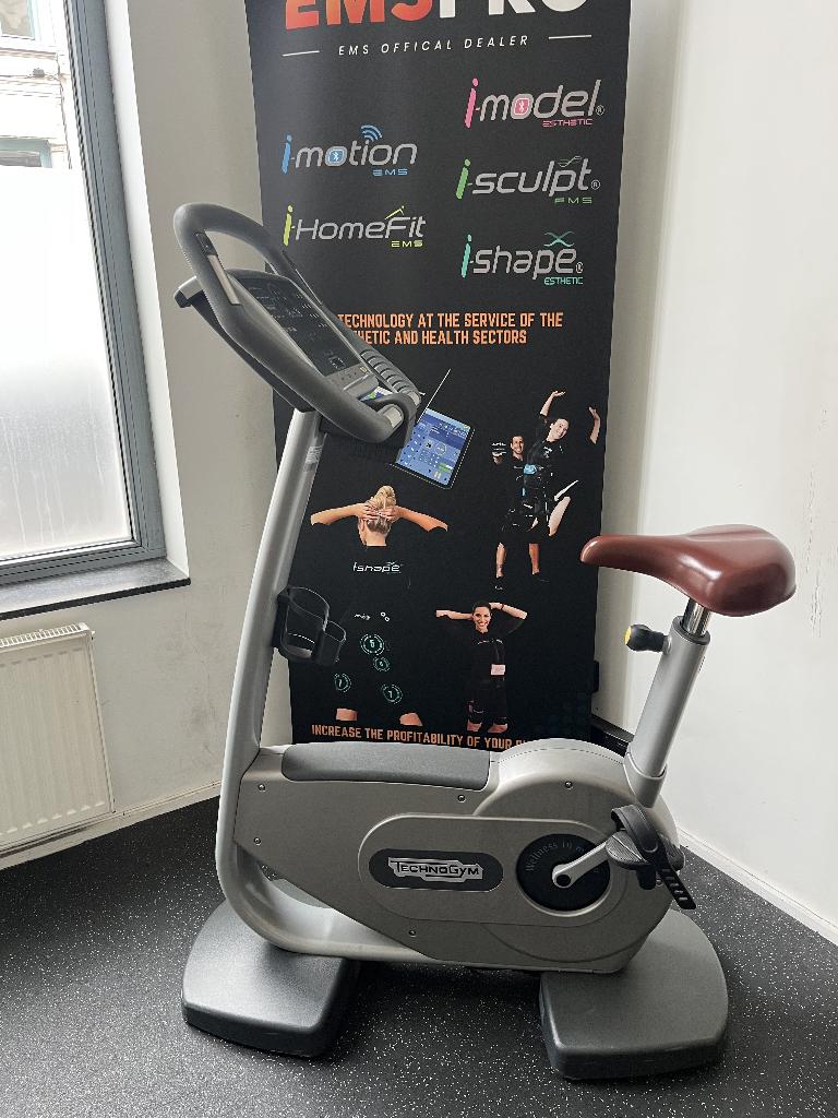 Technogym Bike Upright Bike 500, Sport en Fitness, Fitnessmaterialen, Gebruikt, Ophalen