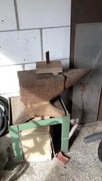 Antiek oud gietijzer aanbeeld, Ophalen