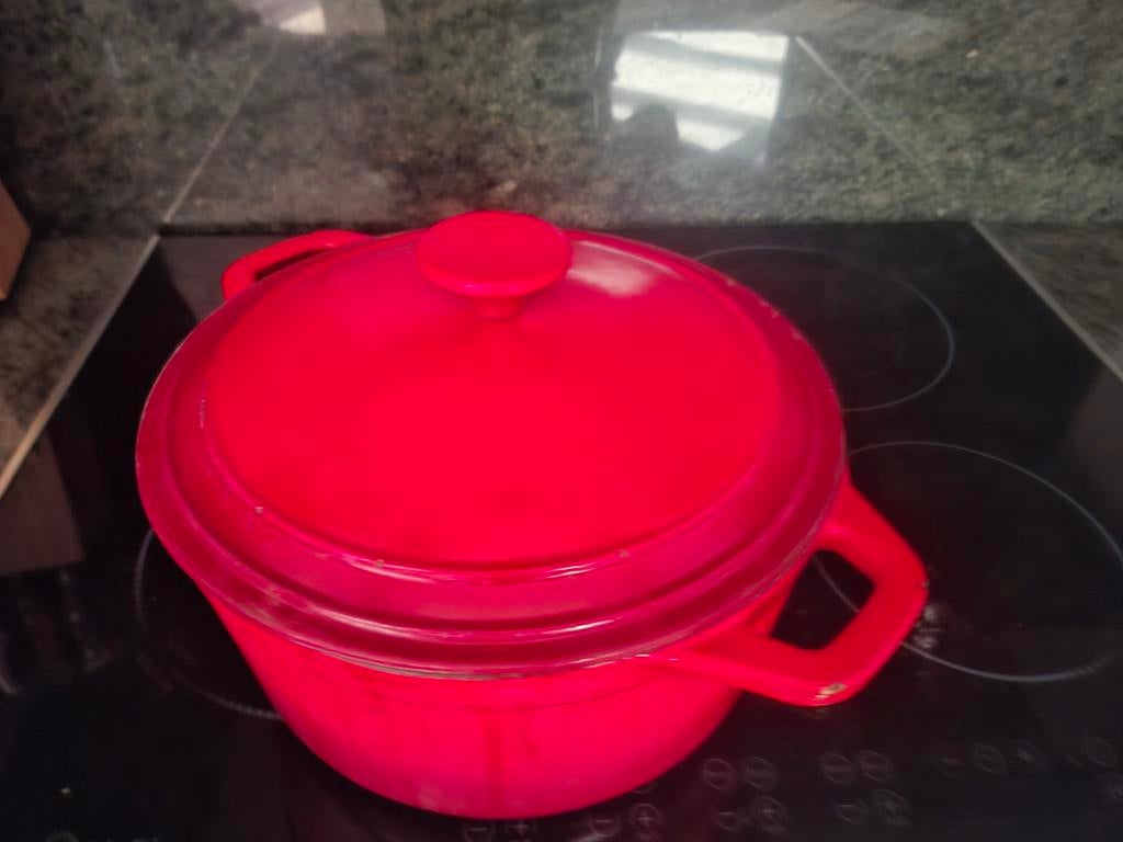 Kookpot gietijzer gebruikt, Huis en Inrichting, Ophalen, Rood