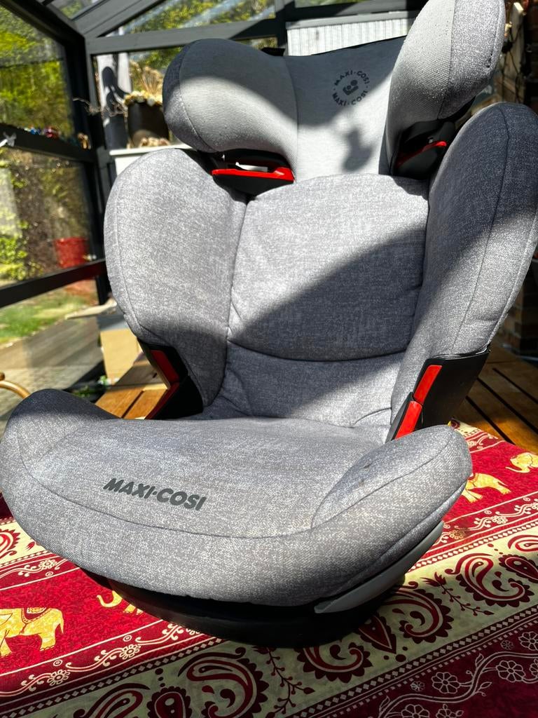 Kinderstoel van… tot 25 a 30 kg, Ophalen, Autogordel of Isofix, 15 t/m 36 kg, Zo goed als nieuw