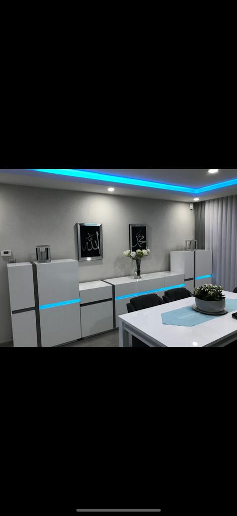 Kasten set LED (decoraties inclusief!), Huis en Inrichting, Kasten | Dressoirs, Ophalen, Zo goed als nieuw