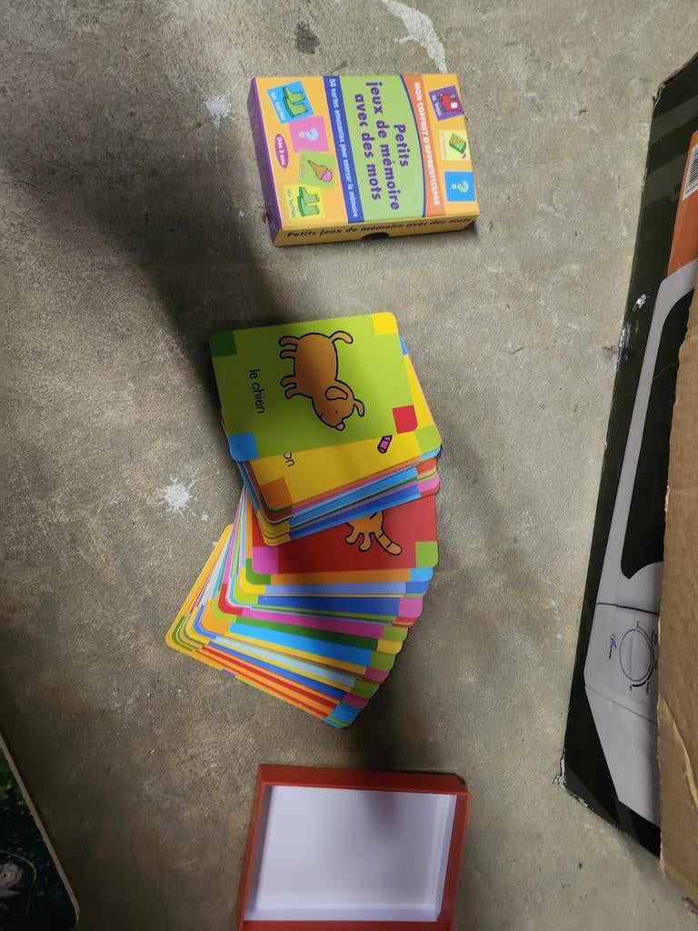 Klein geheugenspel, Hobby en Vrije tijd, Gezelschapsspellen | Overige, Ophalen of Verzenden