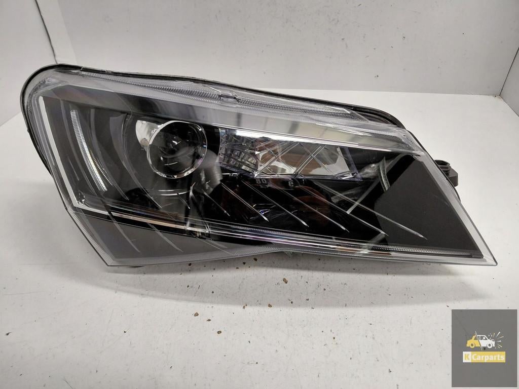 3V1.941.018.B, Phare droit x non torsion 018 B pour Skoda Su, Infoline@skoda-auto.cz, Tr. Vaclava Klementa 869
293 01  Mlada Boleslav, CZ