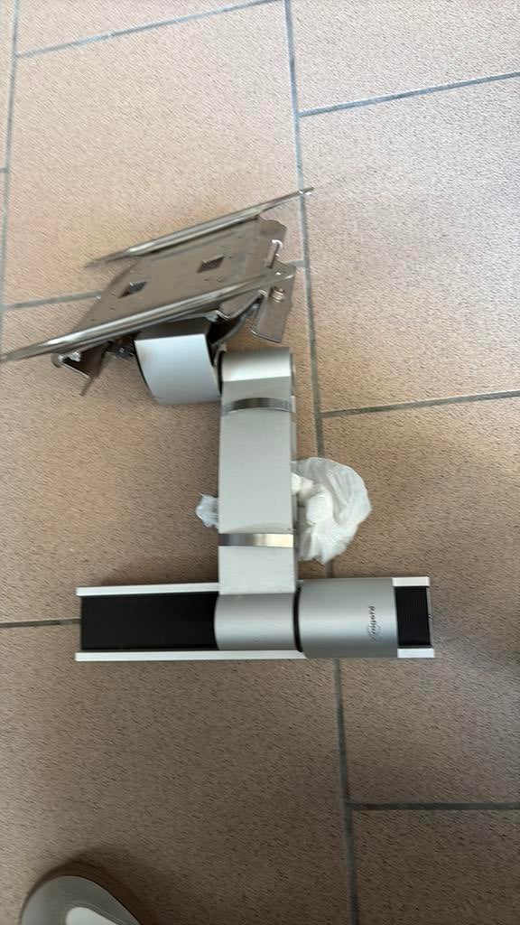 Beugel vogel’s tv op te hangen, Ophalen, Gebruikt