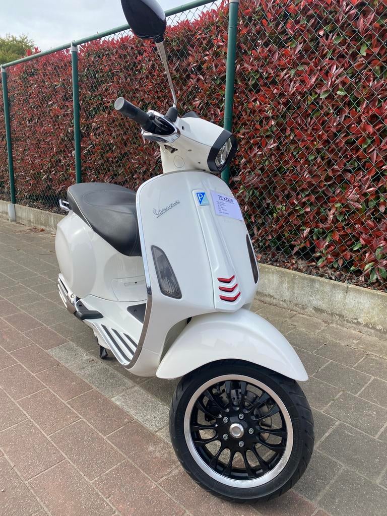 Vespa sprint 50 cc klasse B 45km/h, Fietsen en Brommers, Scooters | Vespa, Ophalen, Zo goed als nieuw