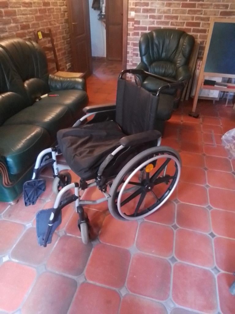 Chaise roulante, Enlèvement, Pliant, Utilisé, Fauteuil roulant manuel