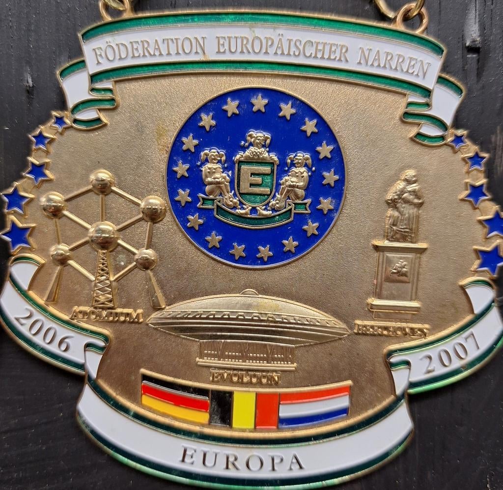 Europaisher  narren, Collections, Broches, Pins & Badges, Enlèvement ou Envoi