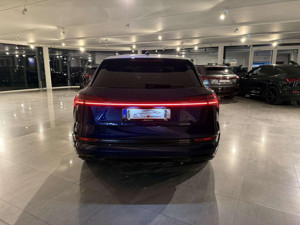 Audi Q8 e-tron 313PK BLACK EDITION * MATRIX * CAM * CAR PLAY, Auto's, Automaat, 230 kW, Gebruikt, Zwart
