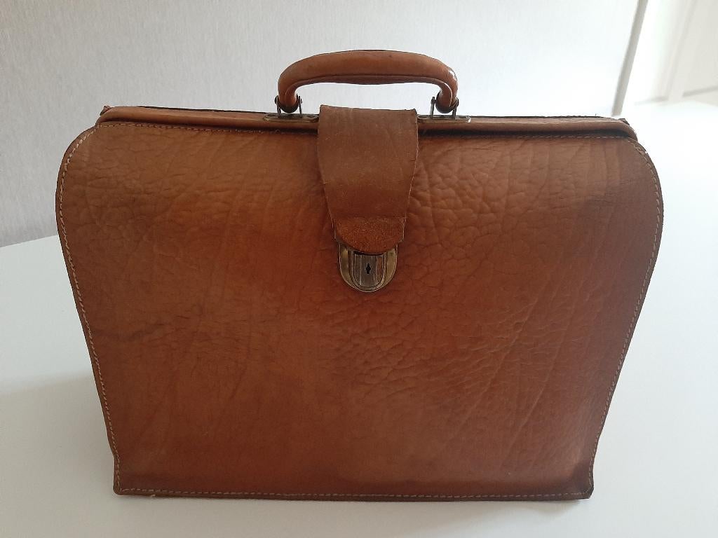 Lederen tas - vintage, Handtassen en Accessoires, Tassen | Schooltassen, Ophalen, Minder dan 30 cm, Bruin, Aktetas of Boekentas
