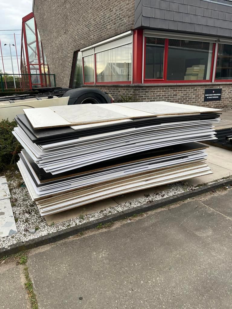 Gratis plastic en houten platen, Doe-het-zelf en Bouw, Platen en Panelen, Ophalen, Zo goed als nieuw