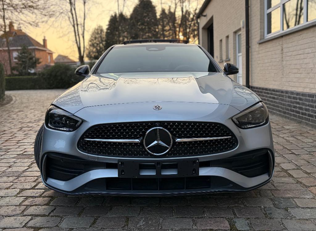 Mercedes-Benz C 180 AMG Line Pano Head up display 32000 km, Autos, Mercedes-Benz, Cuir, Argent ou Gris, Achat, Euro 6