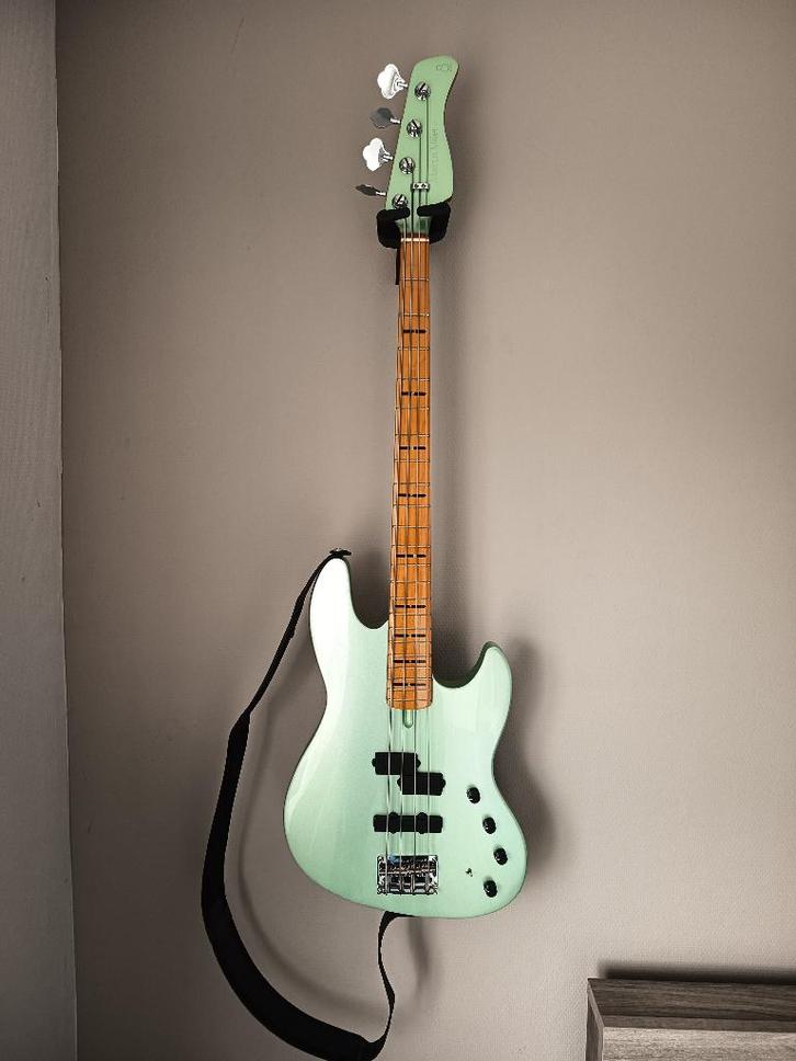 Marcus Miller U7 et ampli Fender Rumble 40, Muziek en Instrumenten, Snaarinstrumenten | Gitaren | Bas, Zo goed als nieuw, Elektrisch