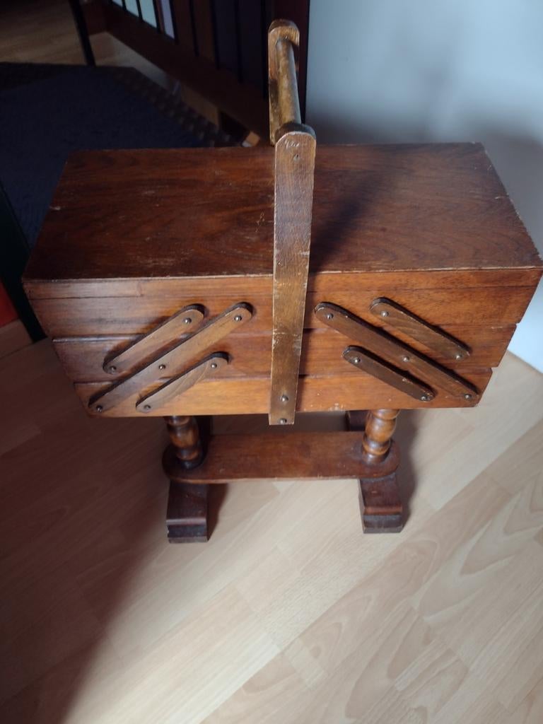 VINTAGE HOUTEN NAAIDOOS - NAAIBAK  op voet - uitschuifbaar, Ophalen, Gebruikt, Hout, Vintage